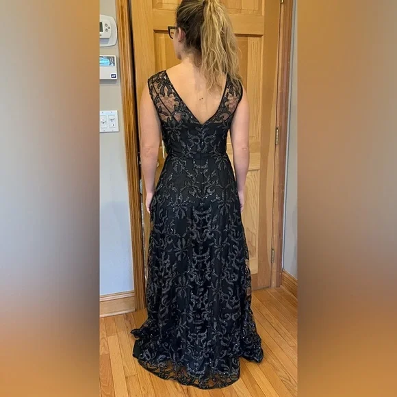 NWT Calvin Klein evening gown. Size 4. A line gown with illusion neckline. - Picture 3 of 6